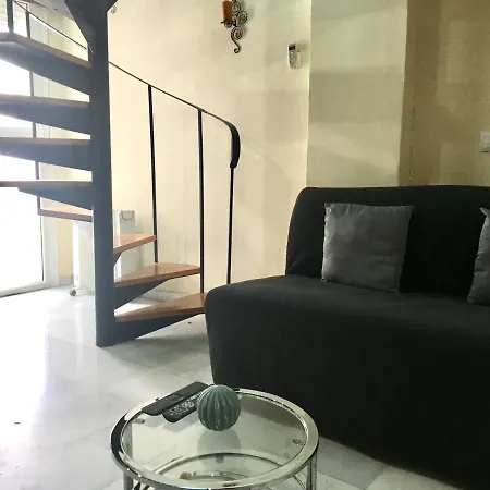 Maravilloso ático Puente De Triana Apartamento *
