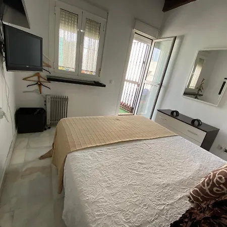 Maravilloso ático Puente De Triana Apartamento *